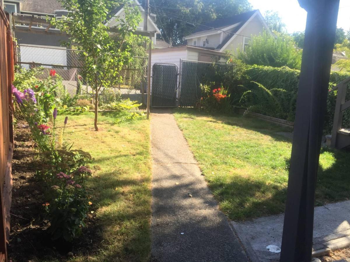 Quiet-Comfy 3 Bedroom Home On A Tree Lined Street In Kits Vancouver Exteriör bild
