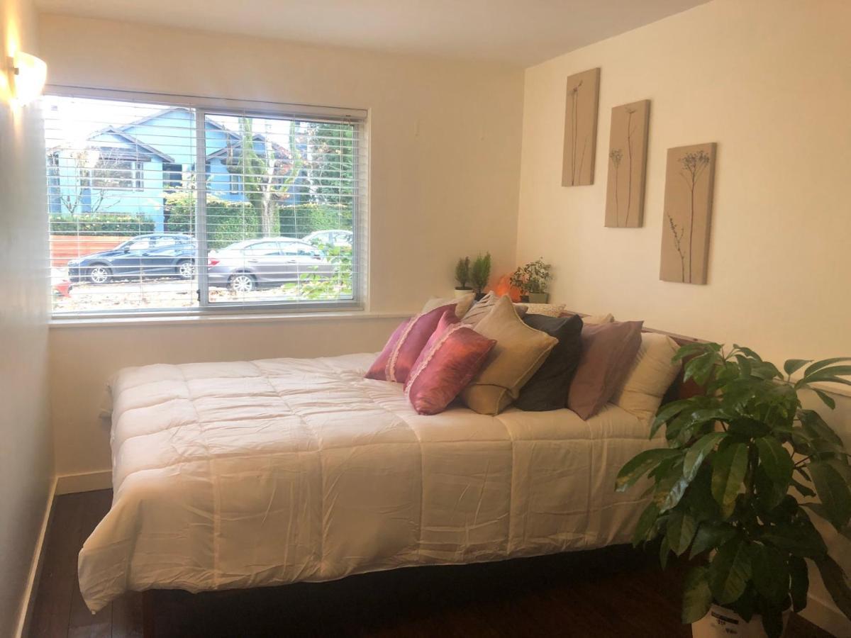 Quiet-Comfy 3 Bedroom Home On A Tree Lined Street In Kits Vancouver Exteriör bild